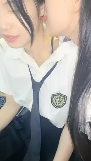 极品美少女网吧包厢激战 泽美  超正点闺蜜色气黑丝JK少女制服 身材超顶轮流按在键盘上日